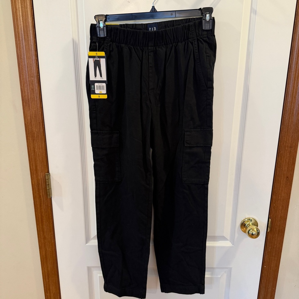 GAP NWT! Ladies Small Black Cargo Pants